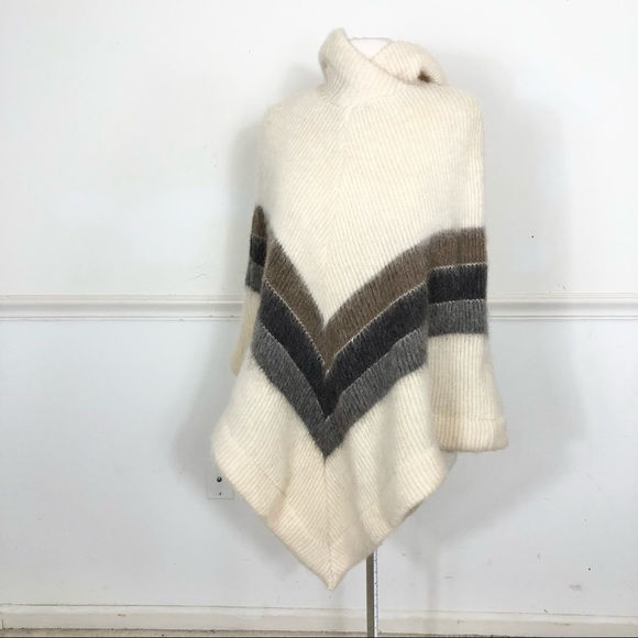 Vintage WOOL cream hooded Cape made in ICELAND - Picture 2 of 11